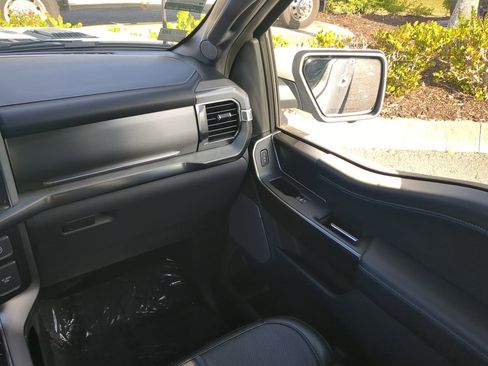 Used 2024 Ford F150 Platinum image 17