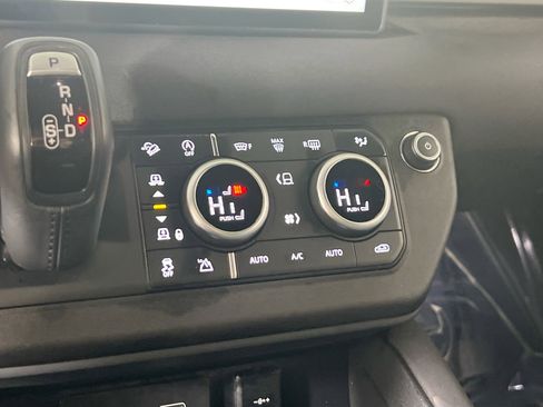 Used 2023 Land Rover Defender 110 X-Dynamic SE image 15
