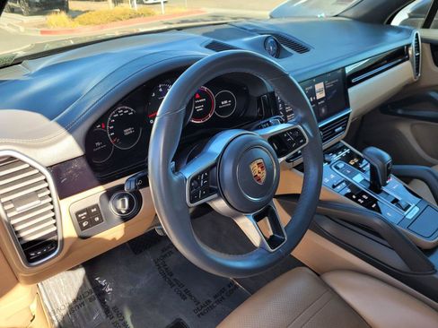 Used 2019 Porsche Cayenne AWD/4WD image 12