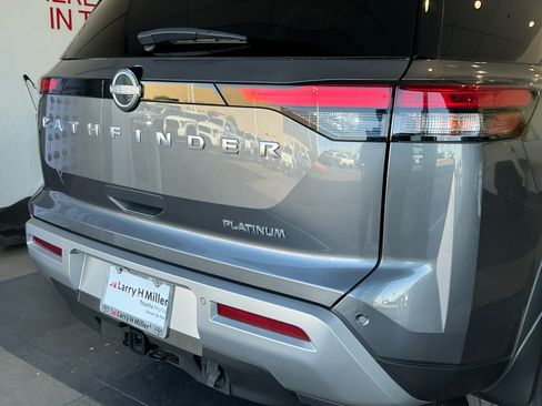 Used 2024 Nissan Pathfinder Platinum FWD image 24