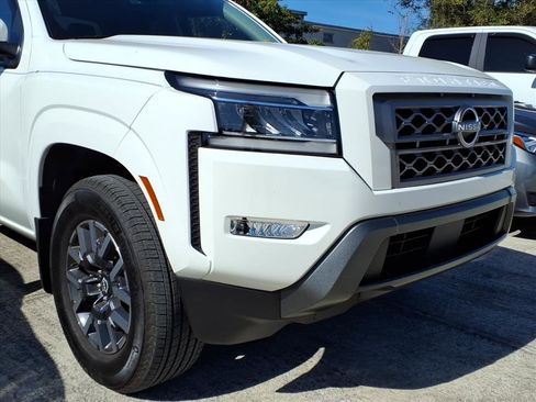Used 2024 Nissan Frontier SL image 7
