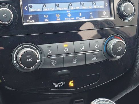 Used 2018 Nissan Rogue SV FWD image 17