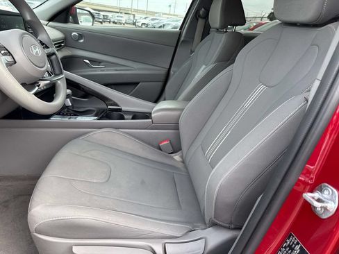 Used 2025 Hyundai Elantra Hybrid FWD image 9