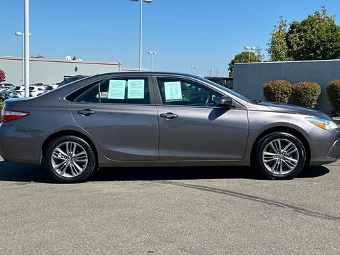 Used 2016 Toyota Camry LE FWD image 6