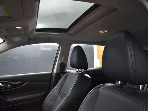 Used 2022 Nissan Rogue Sport SL w/ Premium Package image 17