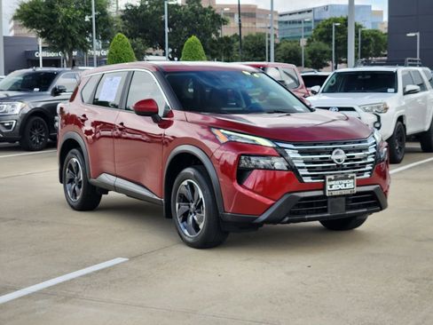 Used 2024 Nissan Rogue SV FWD image 3