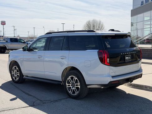 Used 2025 Ford Expedition Active image 4