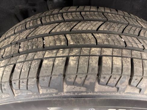 Used 2024 Jeep Grand Cherokee Limited image 23