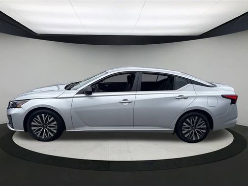 Used 2024 Nissan Altima 2.5 SV image 12