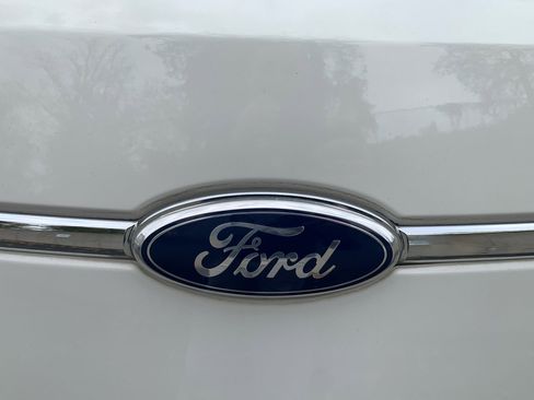 Used 2010 Ford Taurus SEL image 25