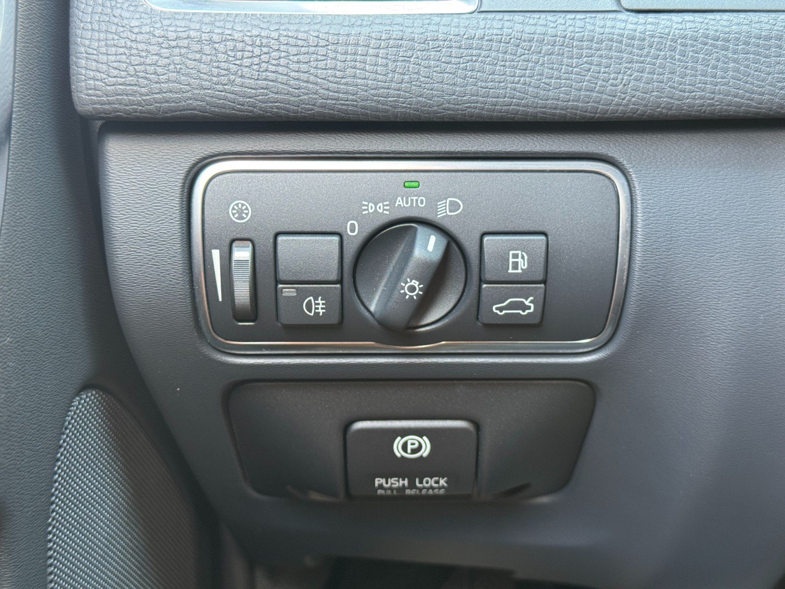 Used 2014 Volvo XC60 3.2 FWD image 18