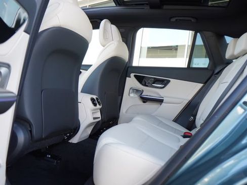 Used 2026 Mercedes-Benz GLC 300 image 31