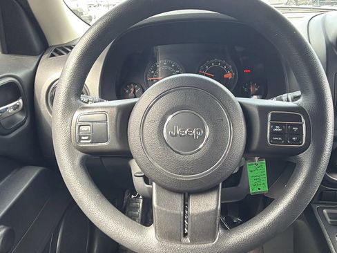 Used 2014 Jeep Patriot Sport FWD image 12