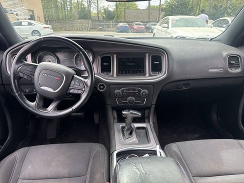 Used 2019 Dodge Charger SXT RWD image 7