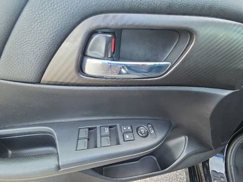 Used 2017 Honda Accord Sport image 18