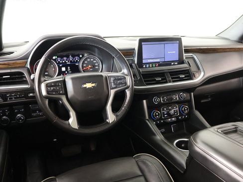 Used 2021 Chevrolet Suburban Premier w/ Premium Package AWD/4WD image 2