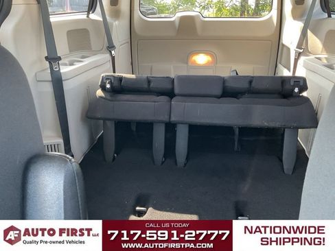 Used 2017 Dodge Grand Caravan SE FWD image 19