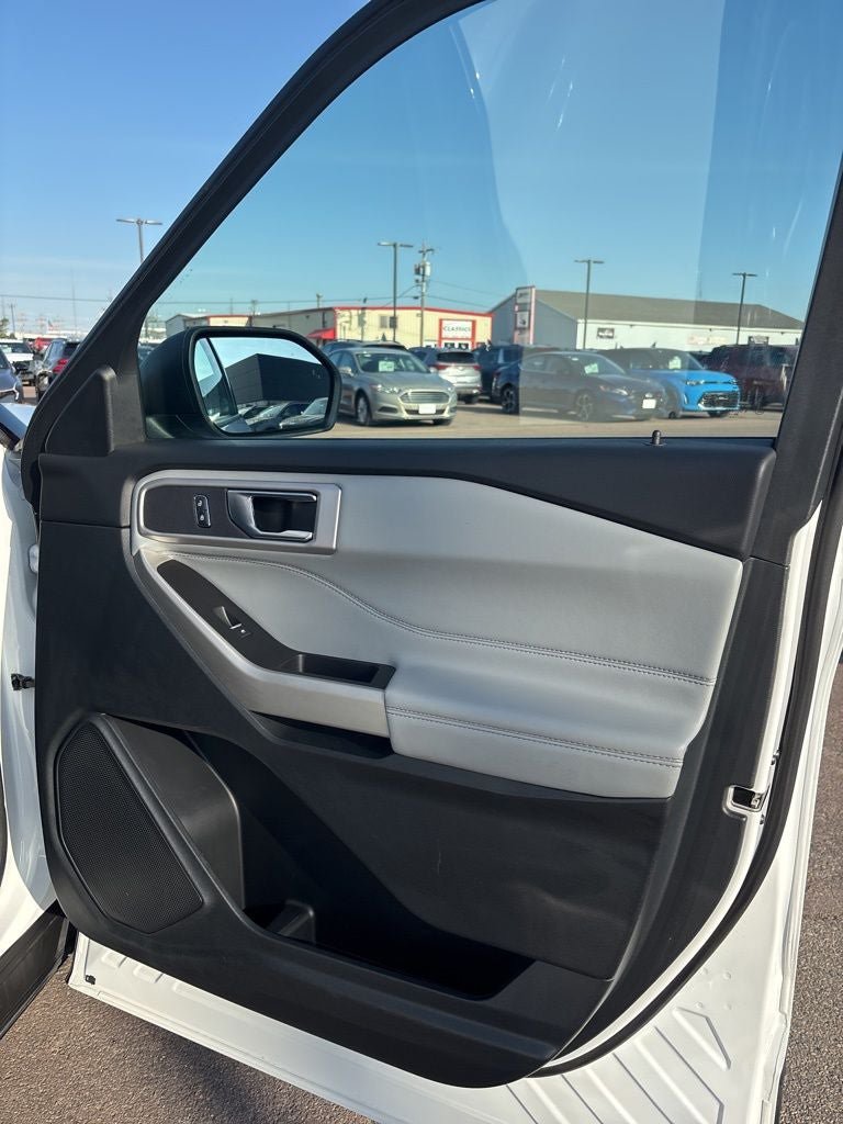 Used 2021 Ford Explorer XLT w/ Equipment Group 202A AWD/4WD image 33