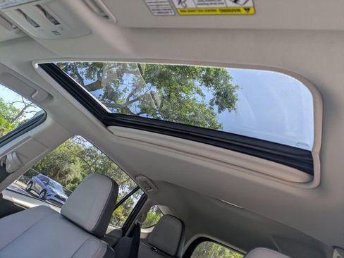 Used 2013 Toyota RAV4 Limited AWD/4WD image 21