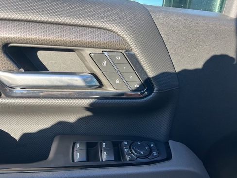 Used 2024 Chevrolet Silverado 2500 ZR2 w/ Technology Package image 17