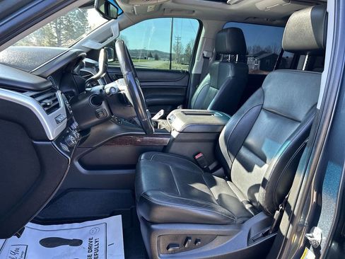Used 2019 GMC Yukon XL SLT w/ Graphite Performance Edition image 11