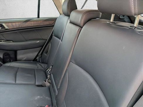 Used 2018 Subaru Outback 3.6R Limited AWD/4WD image 16