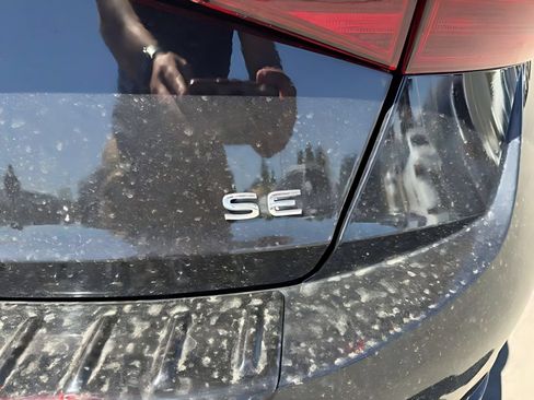 Used 2025 Volkswagen Jetta SE w/ Sunroof Package FWD image 14