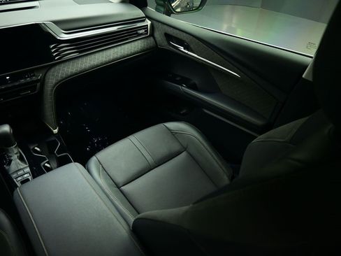 Used 2025 Toyota Camry XLE image 13