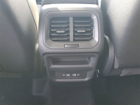 New 2026 Volkswagen Taos SE image 12