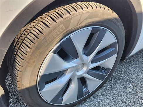 Used 2023 Tesla Model Y Long Range image 10