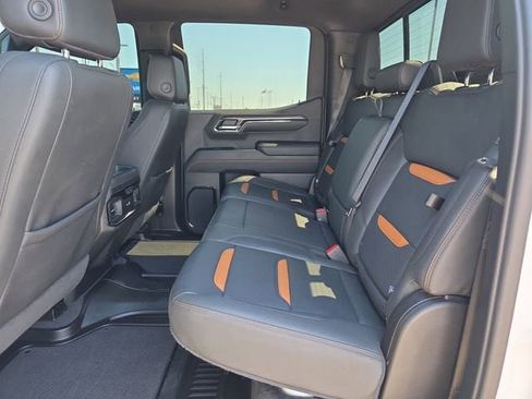 Used 2024 GMC Sierra 1500 AT4 w/ Technology Package AWD/4WD image 11