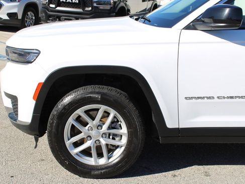Used 2023 Jeep Grand Cherokee L Laredo image 7
