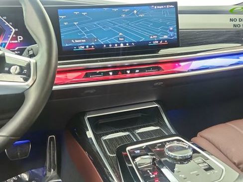 Used 2025 BMW i7 eDrive50 w/ M Sport Package RWD image 43