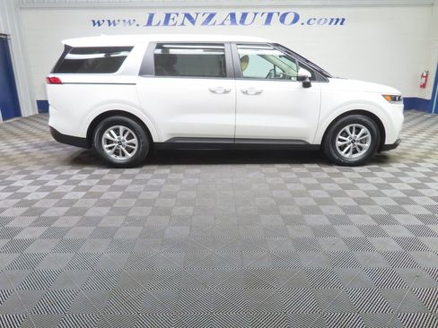 Used 2022 Kia Carnival LX FWD image 2
