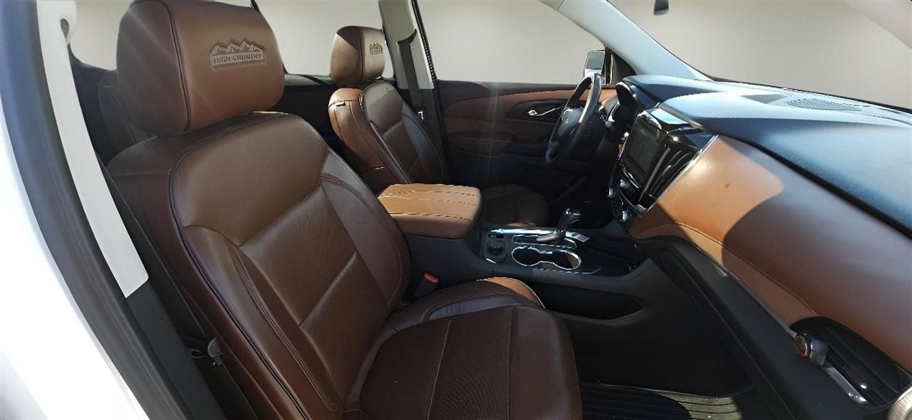 Used 2018 Chevrolet Traverse High Country AWD/4WD image 37