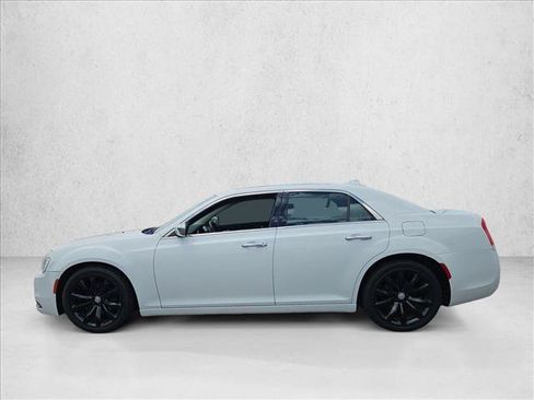 Used 2020 Chrysler 300 Limited RWD image 8