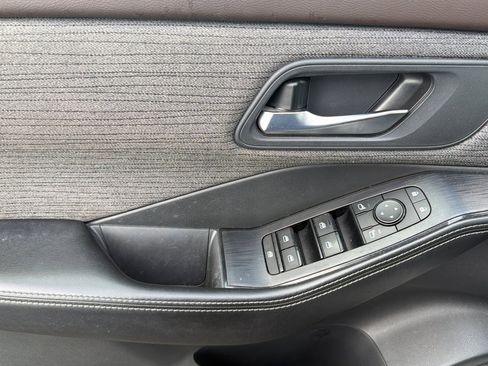 Used 2021 Nissan Rogue SV image 10