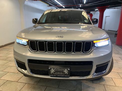 Used 2023 Jeep Grand Cherokee L Laredo AWD/4WD image 3