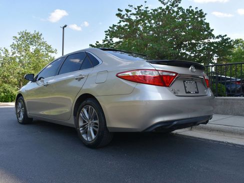 Used 2015 Toyota Camry SE FWD image 31