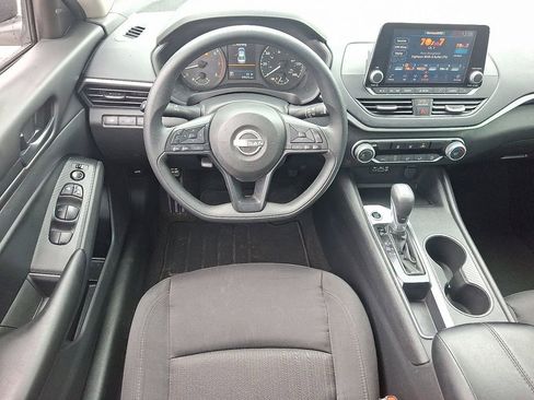 Used 2025 Nissan Altima 2.5 S FWD image 12