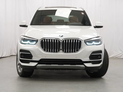 Used 2022 BMW X5 xDrive40i w/ Premium Package AWD/4WD image 3