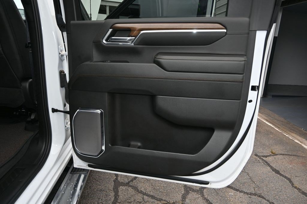 Used 2024 Chevrolet Silverado 2500 High Country w/ High Country Premium Package AWD/4WD image 10