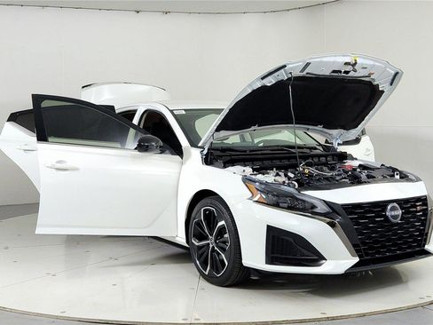 Certified 2024 Nissan Altima 2.5 SR image 9