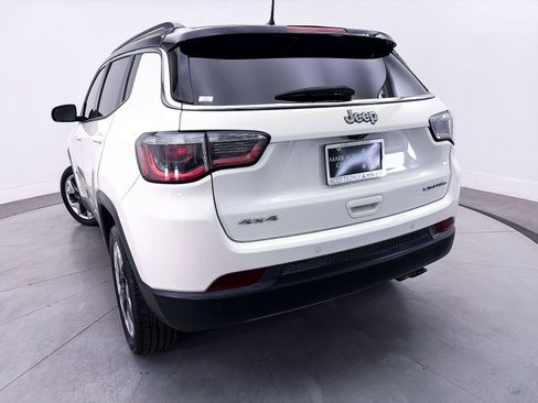 Used 2018 Jeep Compass Limited AWD/4WD image 9