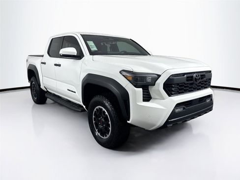 Used 2024 Toyota Tacoma TRD Off-Road image 10
