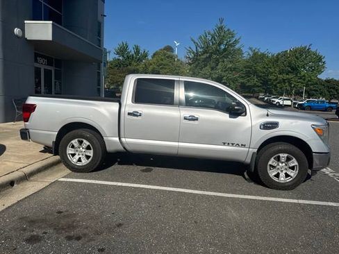 Used 2017 Nissan Titan SV RWD image 6