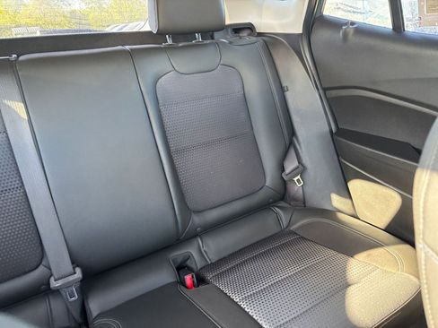 Used 2025 Chevrolet Trax LT image 36