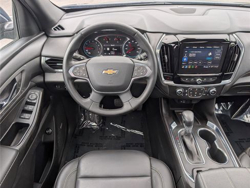 Used 2023 Chevrolet Traverse LT w/ LT Premium Package AWD/4WD image 19