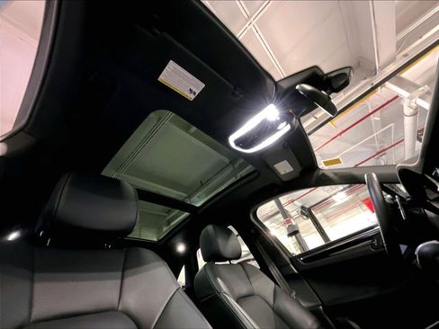 Used 2025 Porsche Macan image 27