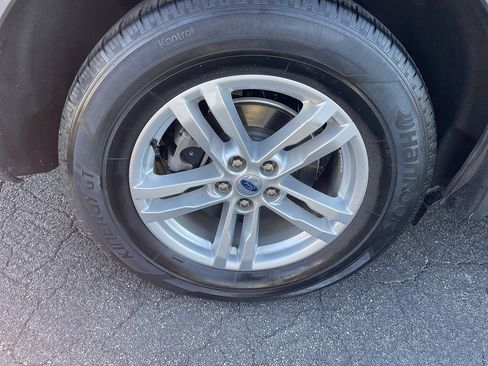 Used 2023 Ford Explorer XLT image 18